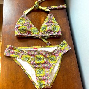 Bikini halter padded top w-studs and full coverage bottoms XS/S Like New